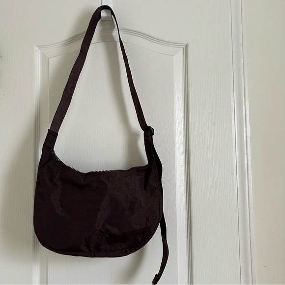 NEW BAGGU Embroidered Get Ready With Me Medium Crescent Bag - Picture 4 of 8